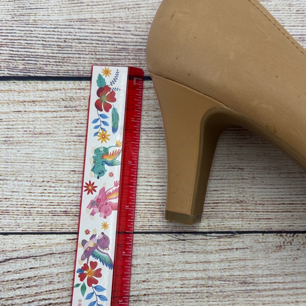 Sofft Women's Tan Heels - Picture 7 of 8
